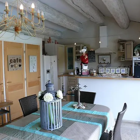 Parfum De Roses Bed & Breakfast Cogolin