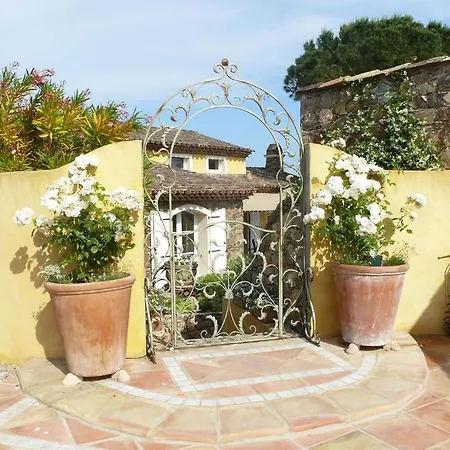 Parfum De Roses Bed & Breakfast