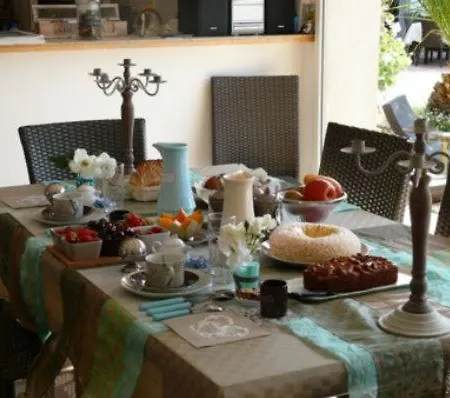 Parfum De Roses Bed & Breakfast *