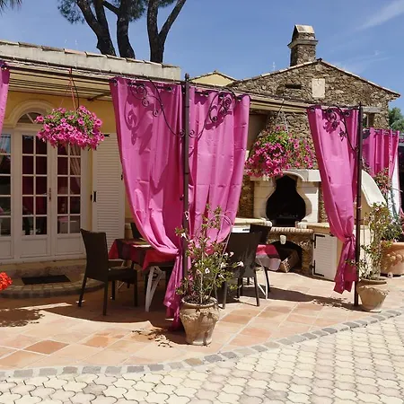 Parfum De Roses Oda ve Kahvaltı Cogolin
