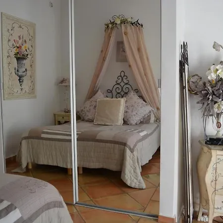 Parfum De Roses Bed & Breakfast