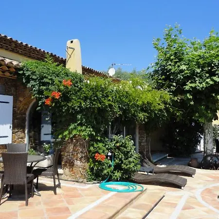 Parfum De Roses Bed & Breakfast *