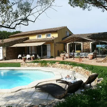 Parfum De Roses Bed & Breakfast *